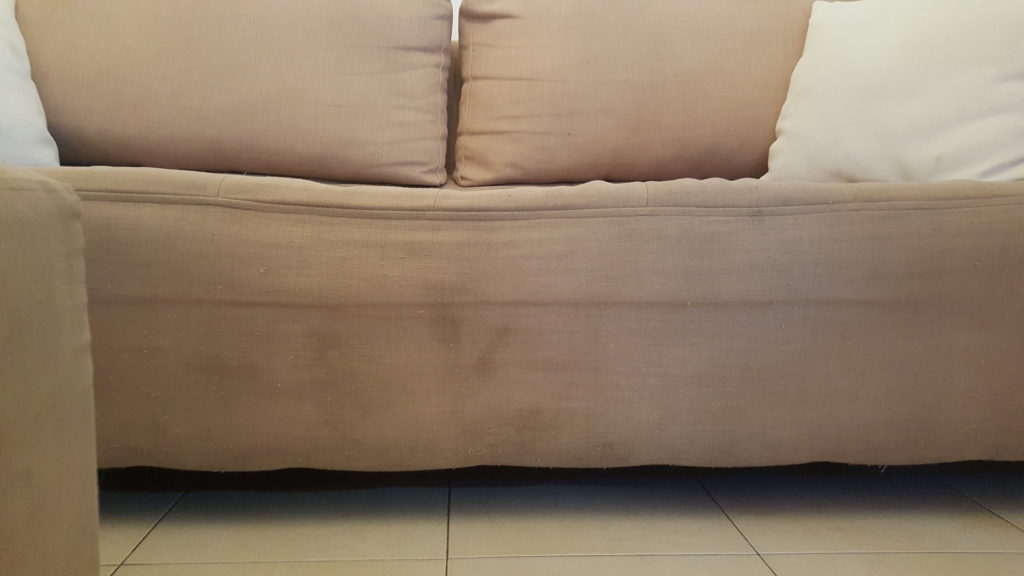 ספה לפני ניקוי