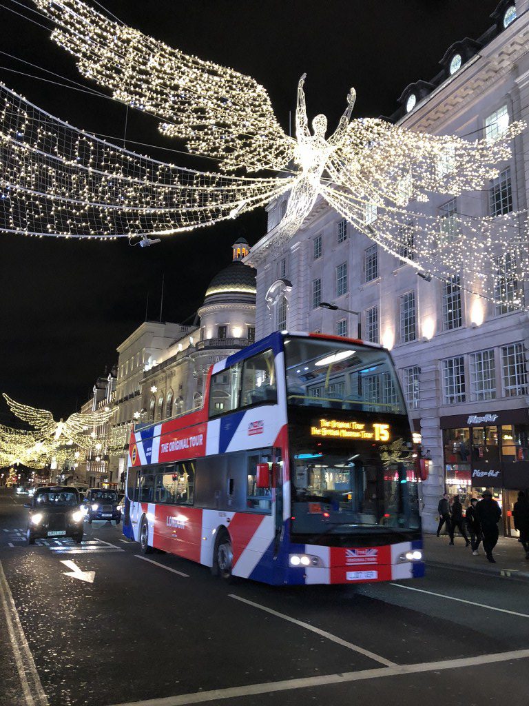 קישוטי חג המולד ברחובות