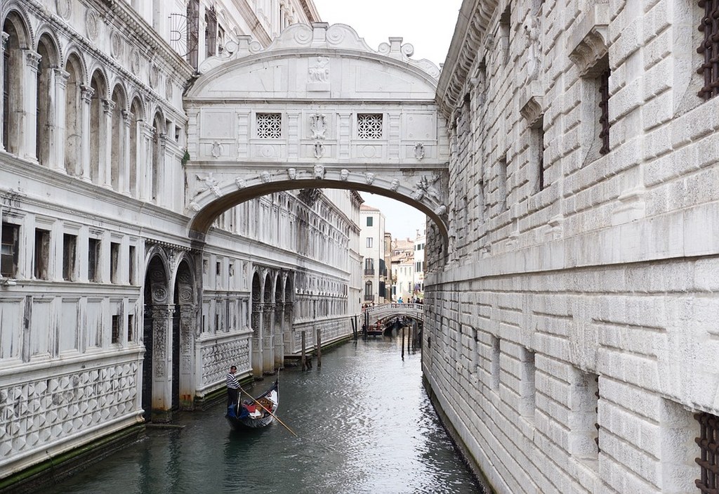 גשר האנחות המהווה אטרקציה בונציה