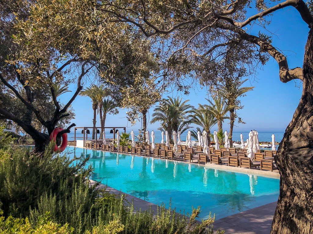 בריכה של מלון אלמירה בקפריסין