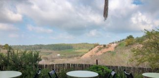 פינת ישיבה מול נוף לכפר אוריה