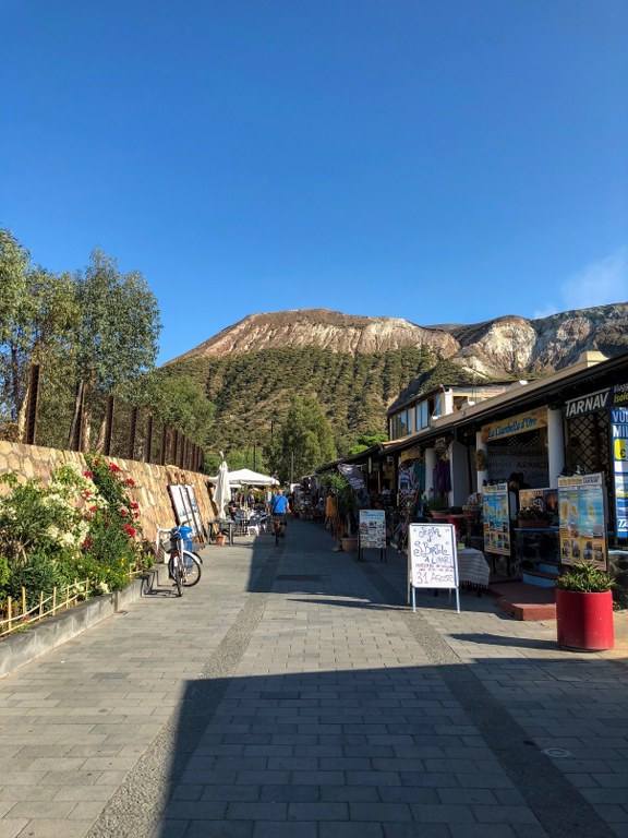 הר הגעש וולקנו בסיציליה