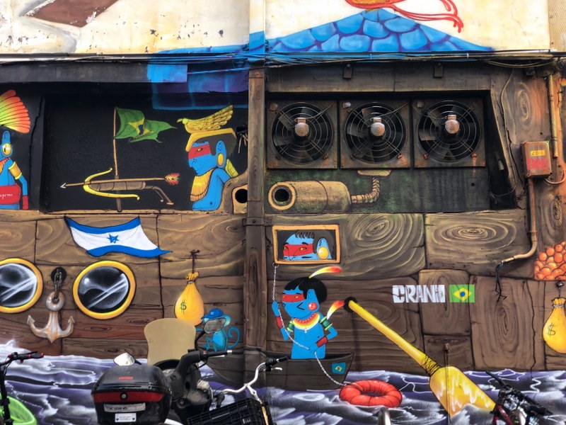 גרפיטי של סירה וחובלים בנמל יפו