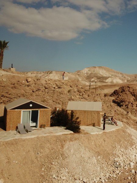 מתחם טנטי במצוקי דרגות בים המלח