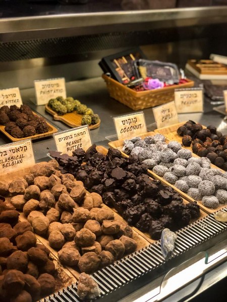 COCO - חנות שוקולד טבעונית בפלורנטין