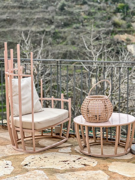 פינת ישיבה במלון