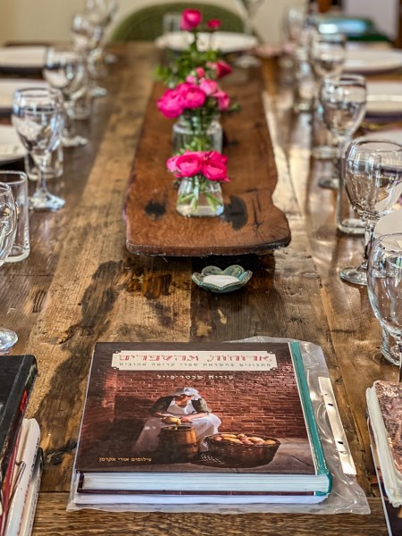 שולחן אוכל לארוחת טעימות